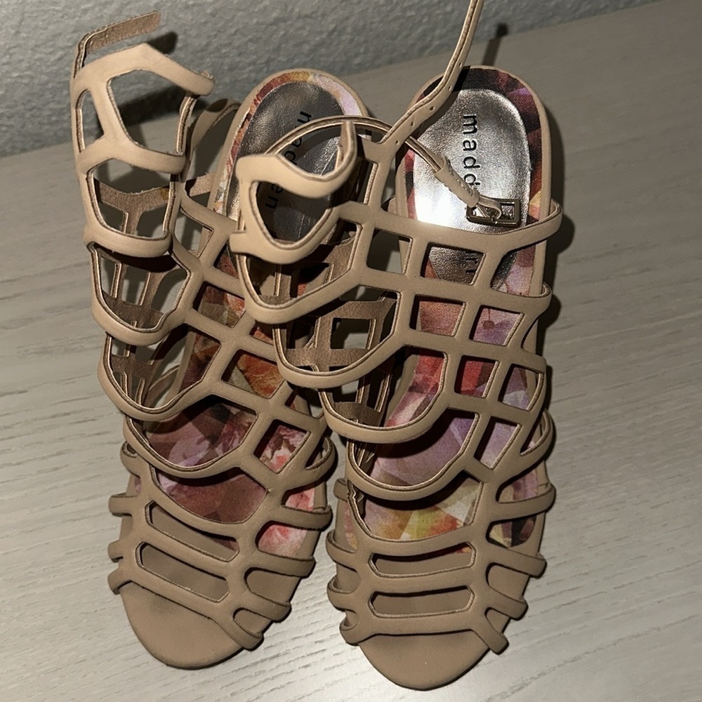 Madden girl Women's Tan Strappy Heels size 7.5 - Picture 3 of 5